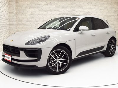 PORSCHE MACAN - 4