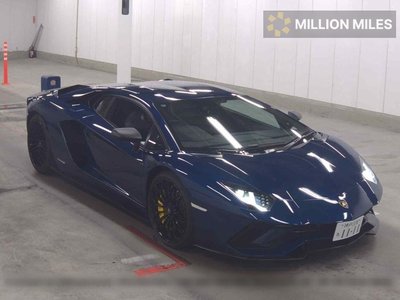 LAMBORGHINI AVENTADOR - 1