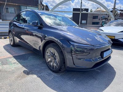 TESLA MODEL Y - 6