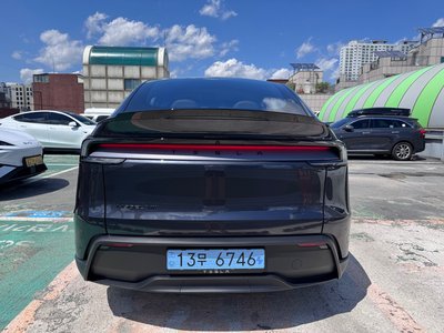 TESLA MODEL Y - 3