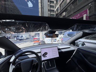TESLA MODEL Y - 8