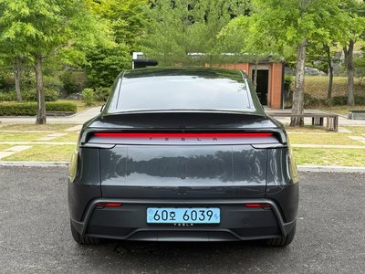 TESLA MODEL Y - 3
