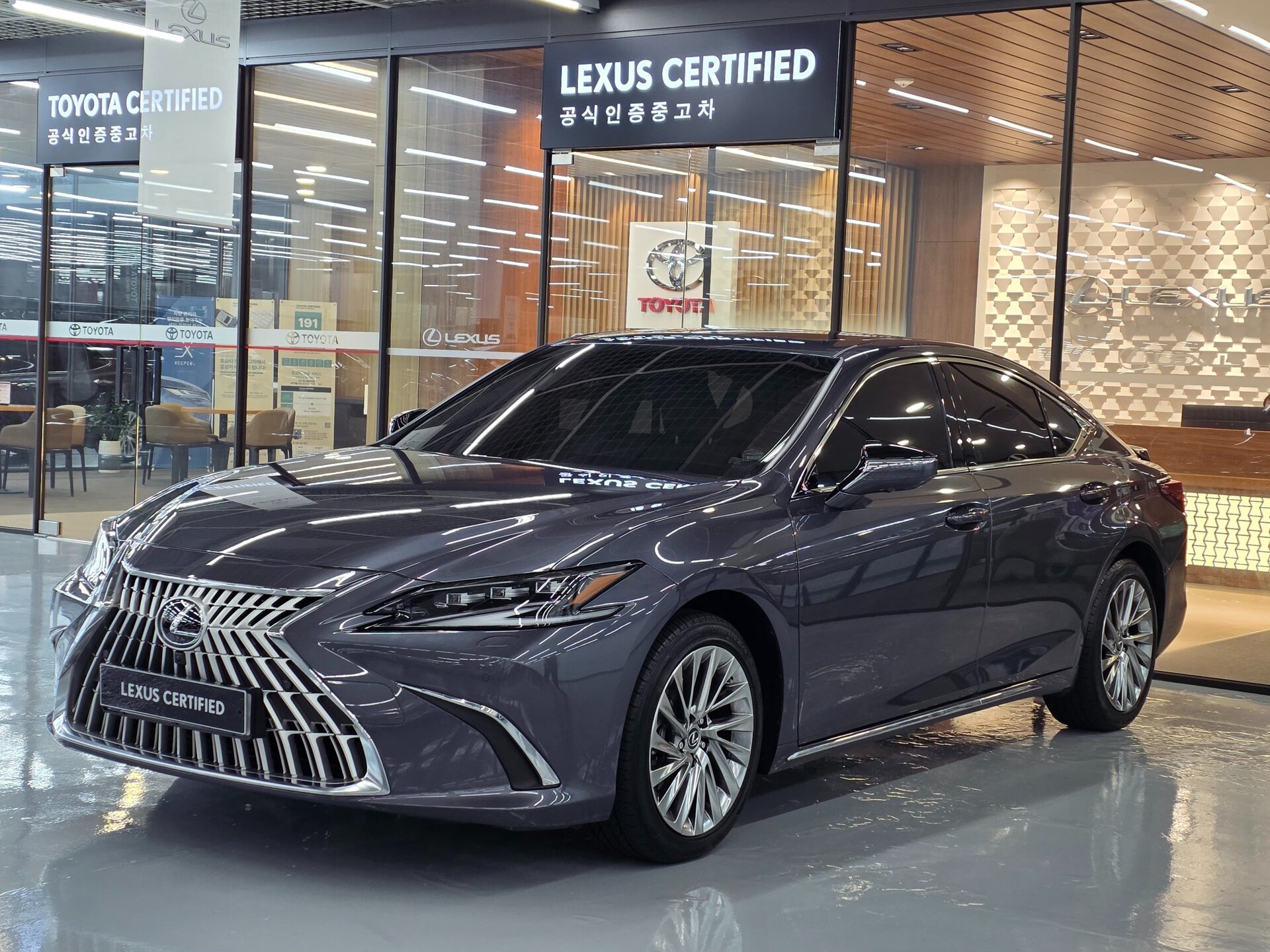 LEXUS ES - View 1