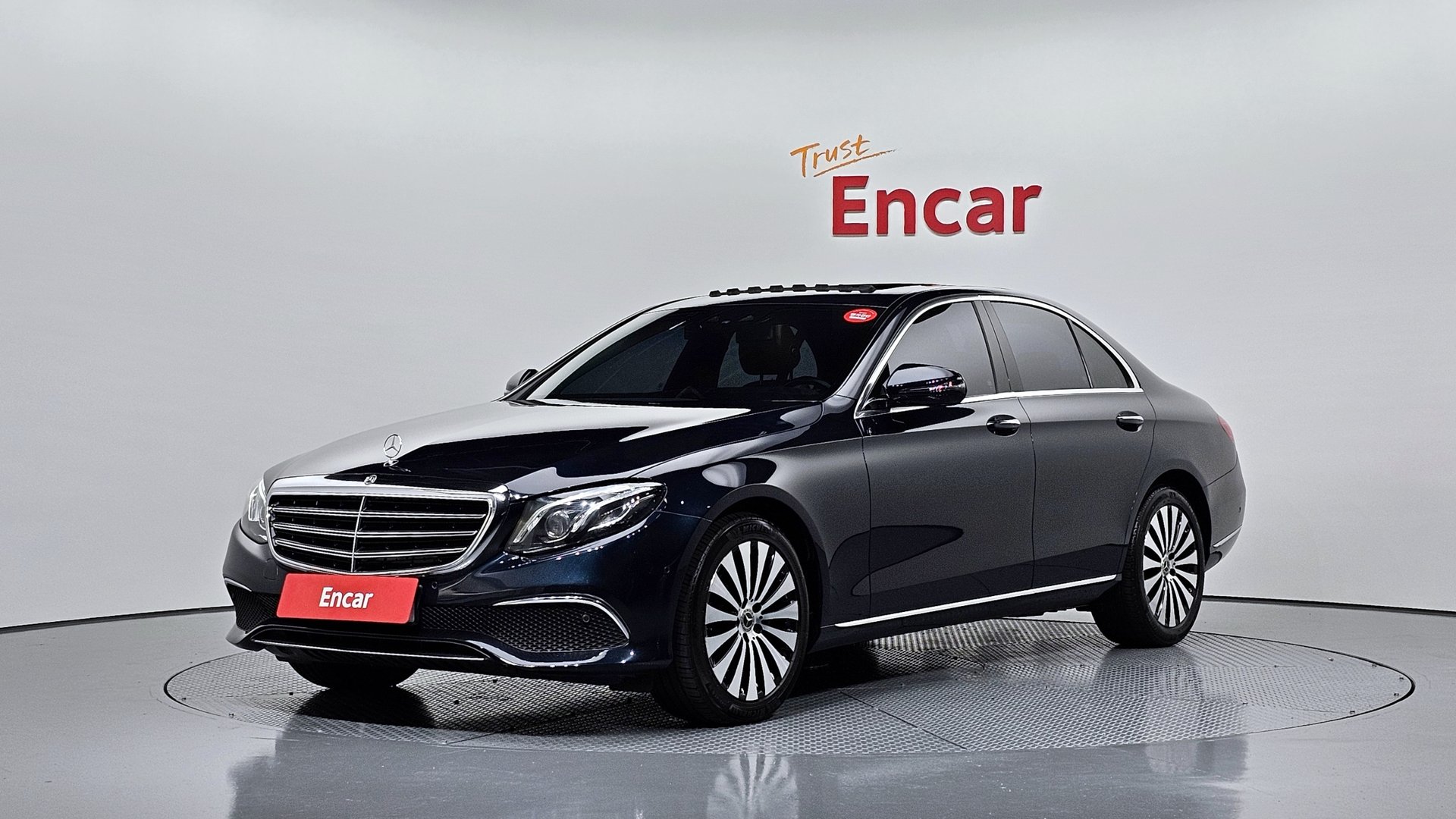 MERCEDES-BENZ E-CLASS - View 1