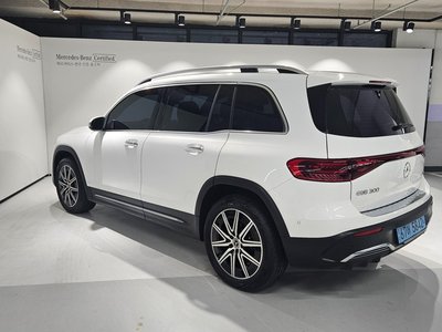 2025 Mercedes-BENZ EQB 照片 2