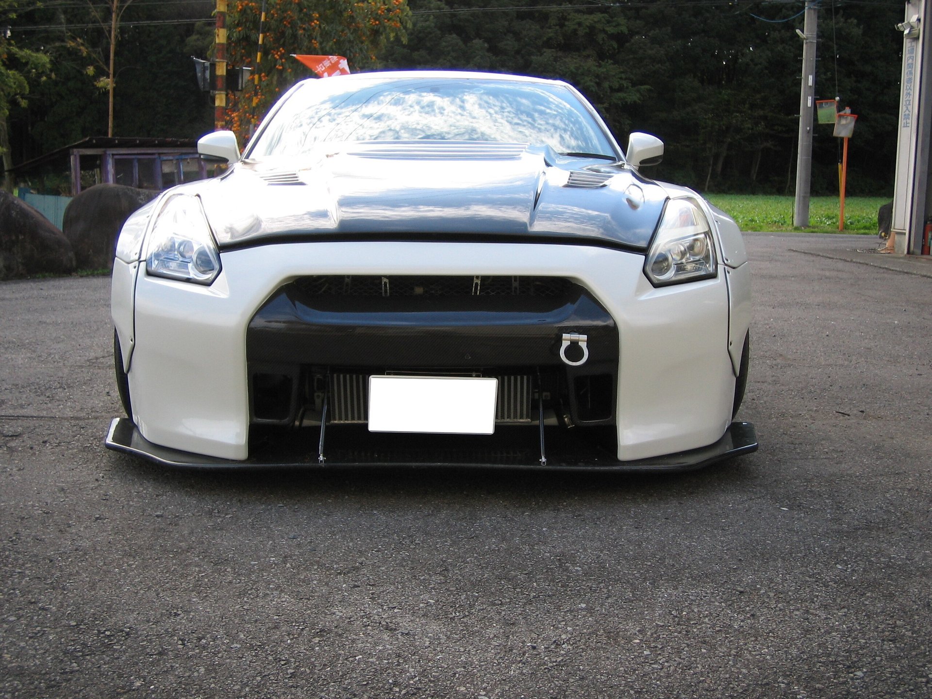 NISSAN GT-R - View 1