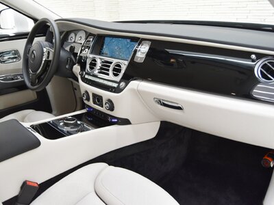 ROLLS-ROYCE GHOST - 10