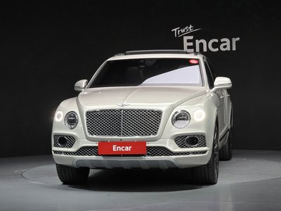 2018 Bentley BENTAYGA photo 2