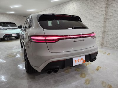 PORSCHE MACAN - 4