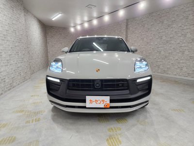 PORSCHE MACAN - 2