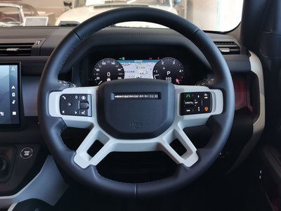 LAND ROVER DEFENDER - 7