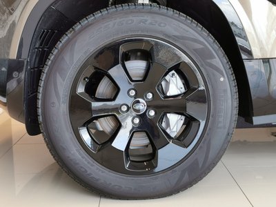 LAND ROVER DEFENDER - 8