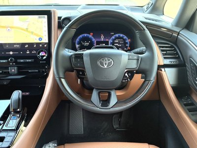 2026 Toyota VELLFIRE photo 3
