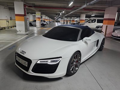 AUDI R8 - 1