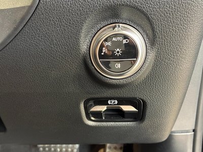 2025 Mercedes-BENZ C-CLASS 照片 6