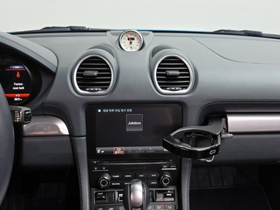 2017 Porsche 718 thumbnail 17