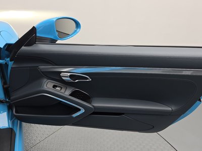 2017 Porsche 718 thumbnail 14