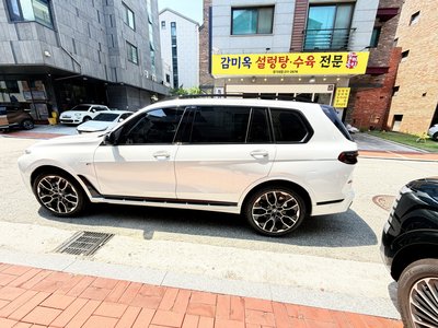 BMW X7 - 7