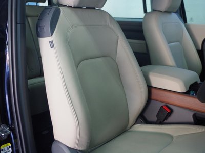 LAND ROVER DEFENDER - 10