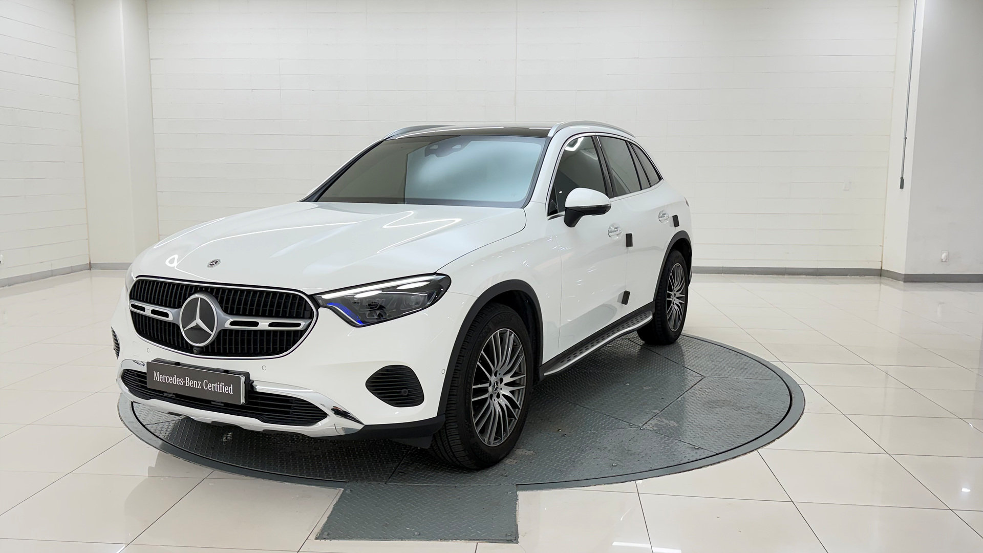 MERCEDES-BENZ GLC - View 1