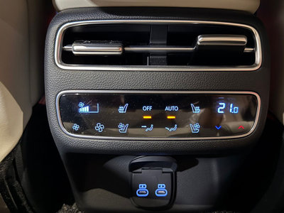 2025 Genesis GV70 thumbnail 11