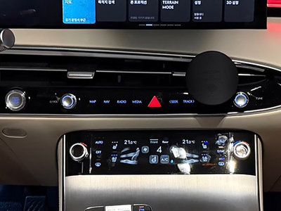 2025 Genesis GV70 photo 8