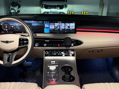 2025 Genesis GV70 thumbnail 15