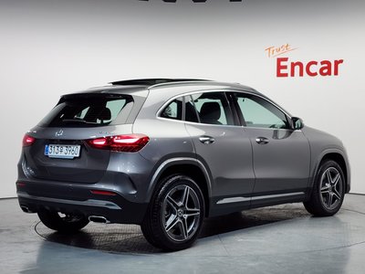 MERCEDES-BENZ GLA - 4