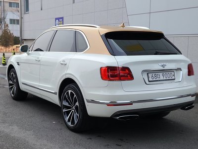 BENTLEY BENTAYGA - 3