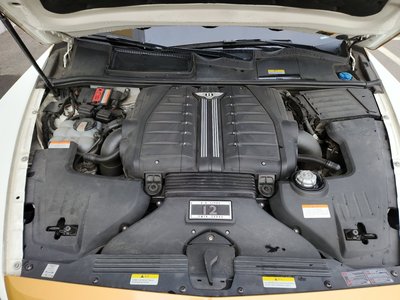 BENTLEY BENTAYGA - 8