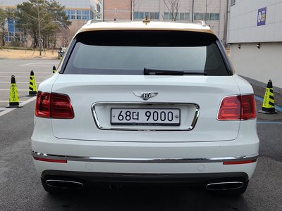 BENTLEY BENTAYGA - 7