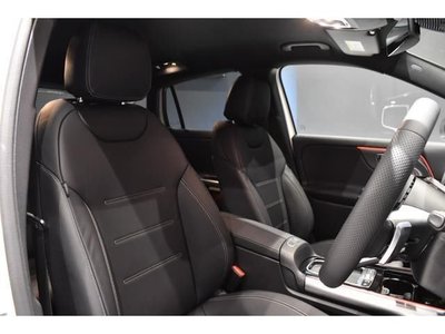 MERCEDES-BENZ GLA - 4