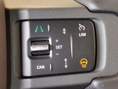 LAND ROVER DEFENDER - 7