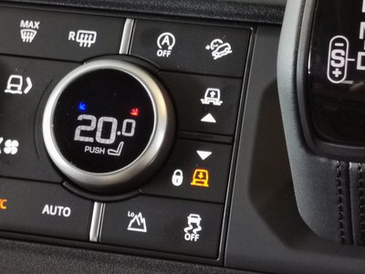 LAND ROVER DEFENDER - 3