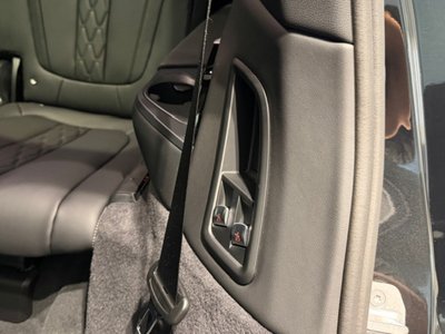 2025 BMW X7 — миниатюра 32