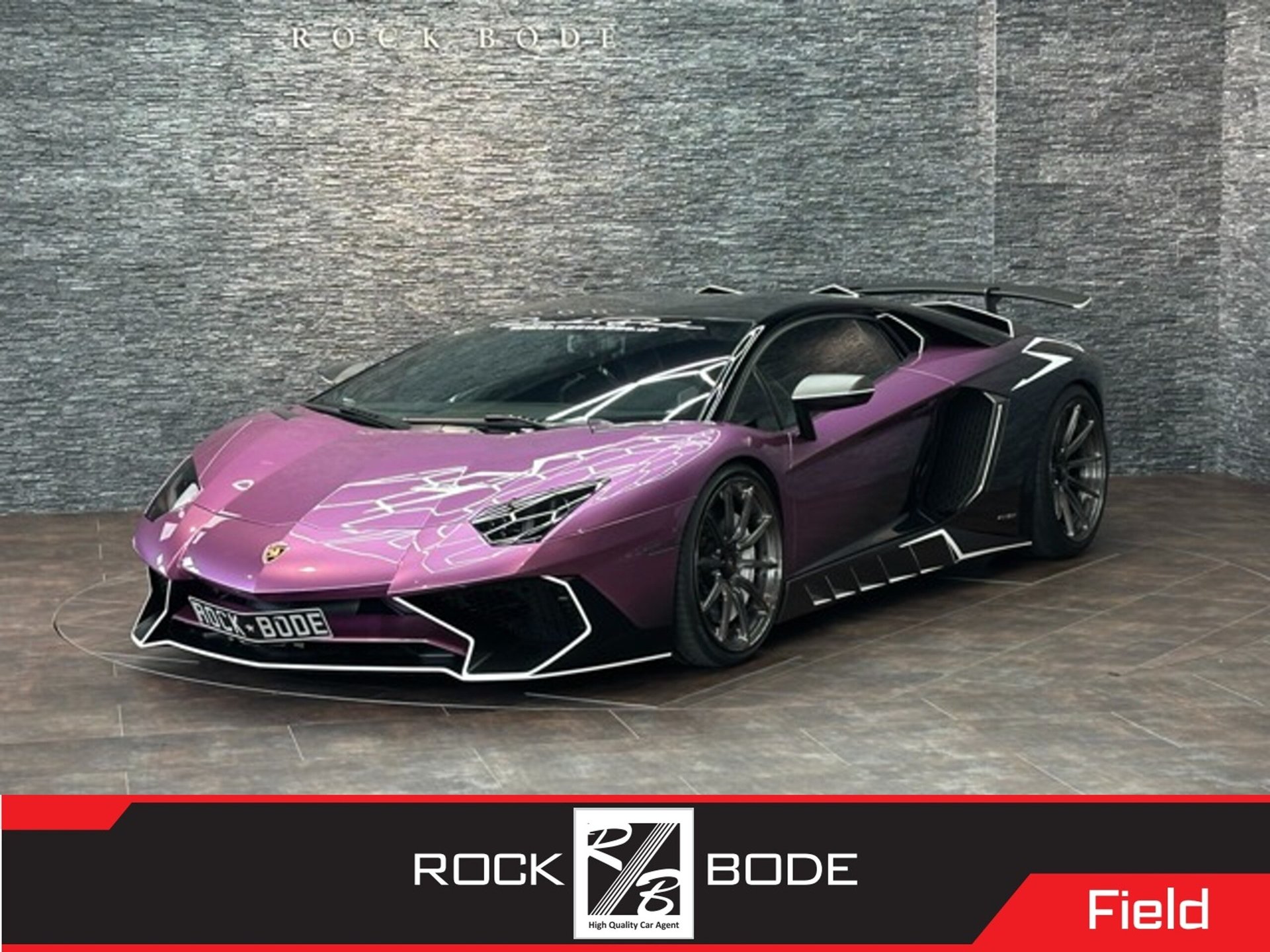 LAMBORGHINI AVENTADOR - View 1