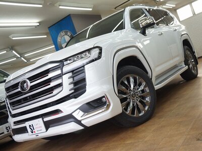 TOYOTA LAND CRUISER 300