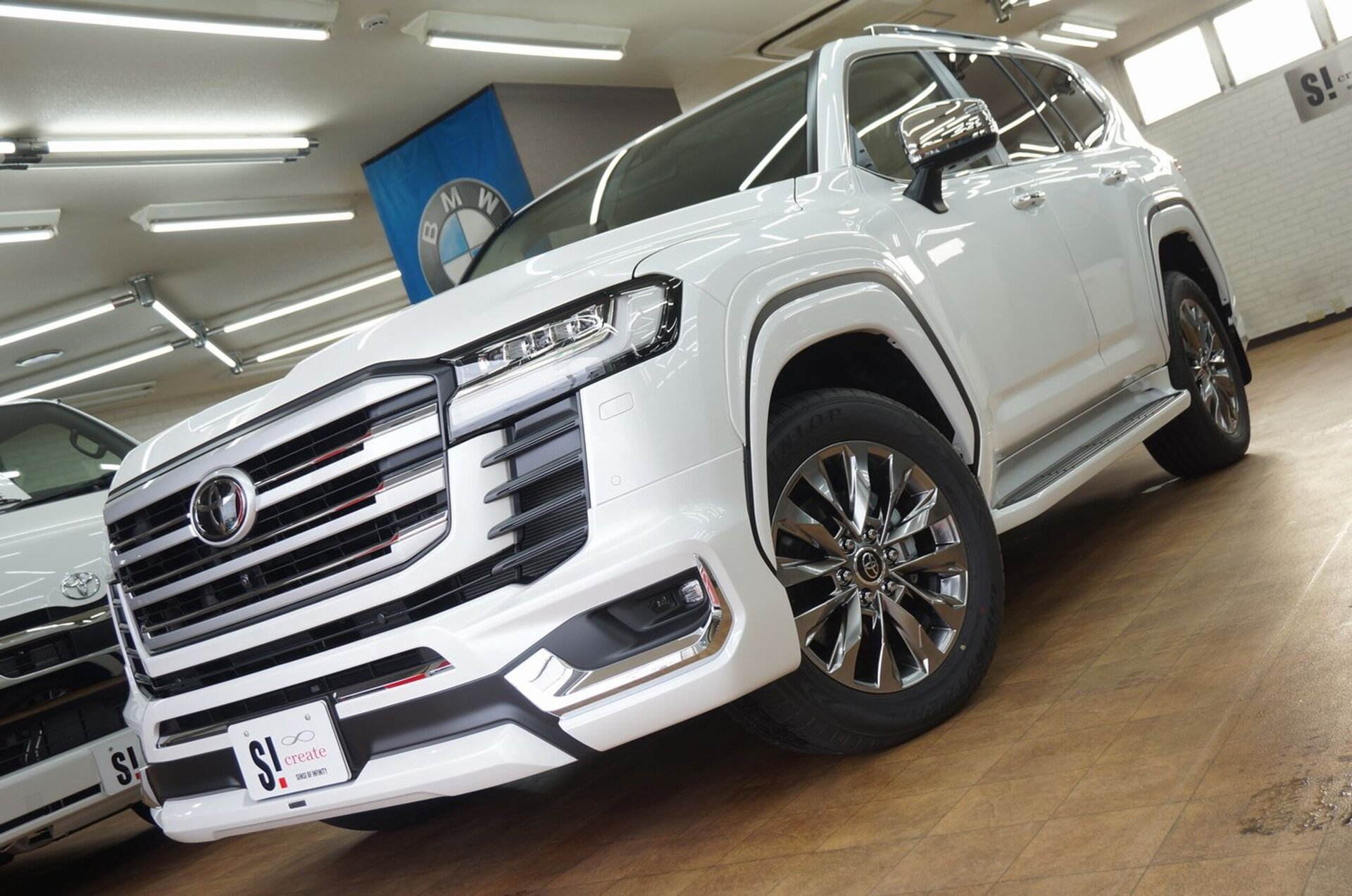 TOYOTA LAND CRUISER 300 - View 1