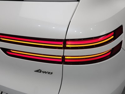 صورة 10 لـ 2025 Genesis GV70