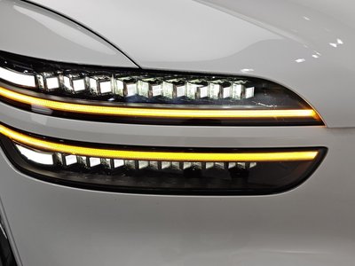 صورة 9 لـ 2025 Genesis GV70