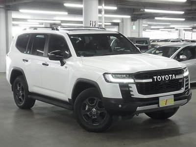 TOYOTA LAND CRUISER 300 - 8