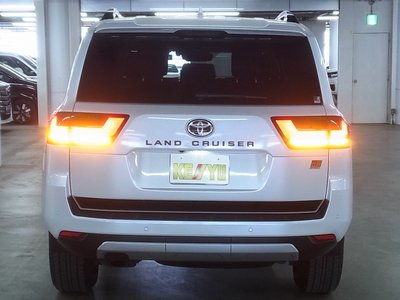 TOYOTA LAND CRUISER 300 - 10