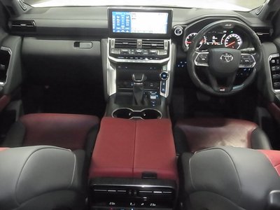 TOYOTA LAND CRUISER 300 - 7