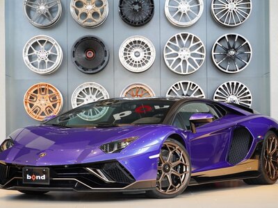 LAMBORGHINI AVENTADOR