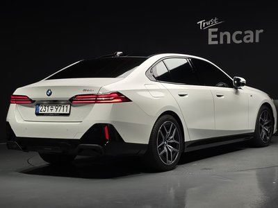 2025 BMW 5 SERIES 照片 4