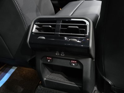 2025 BMW 5 SERIES 缩略图 19