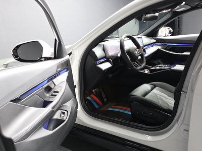 2025 BMW 5 SERIES 照片 10