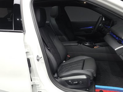 2025 BMW 5 SERIES 缩略图 11