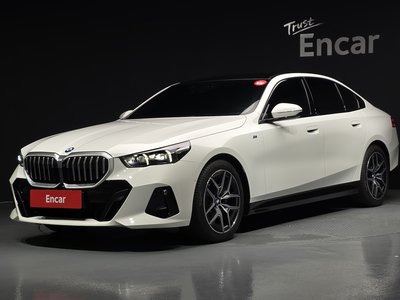 2025 BMW 5 SERIES 照片 1