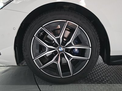 2025 BMW 5 SERIES 照片 6
